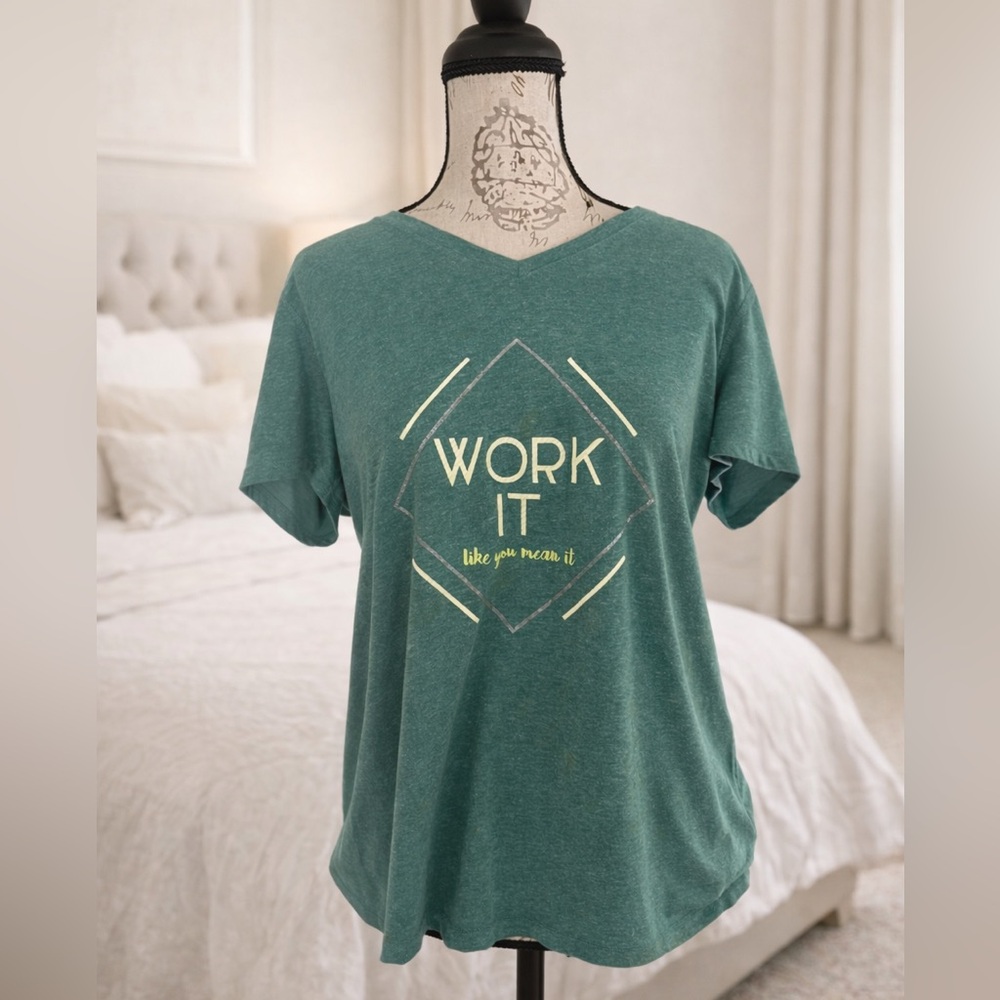 Work It Like You Mean It Graphic Tee – Green V-Neck Size XL
